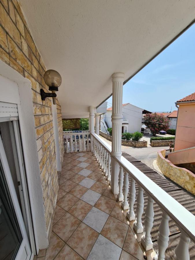 Apartments Tuka Near The Beach 维尔 外观 照片