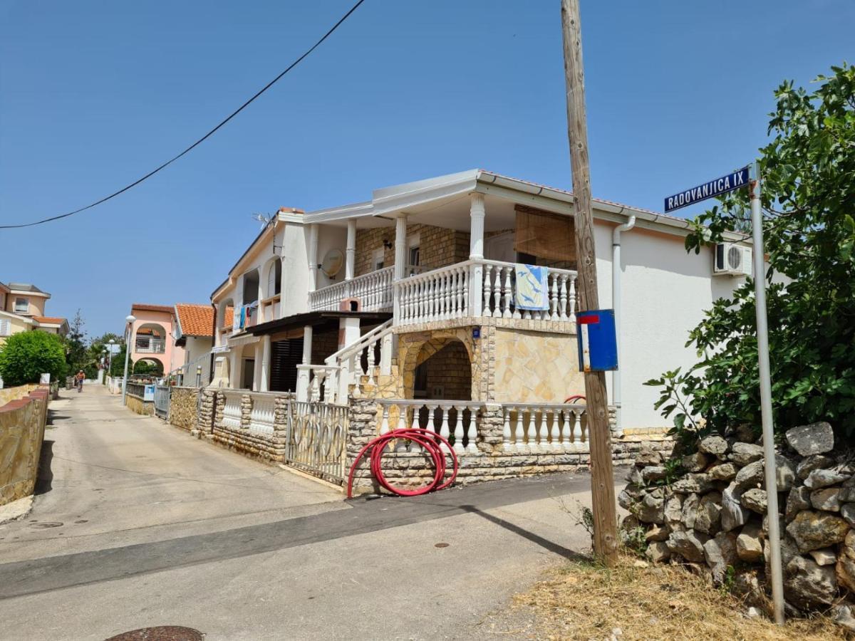 Apartments Tuka Near The Beach 维尔 外观 照片